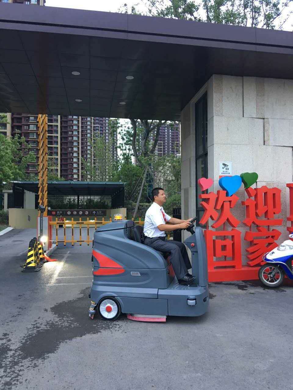 進(jìn)口洗地車一定比國產(chǎn)洗地車好嗎？