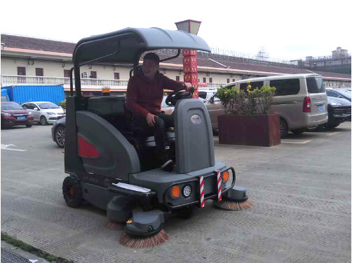 工廠自動掃地機(jī)的優(yōu)勢及特點